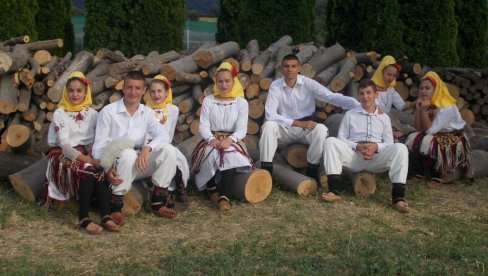 „BOŽIKOVO POSELO“: Folklorna manifestacija u Bošnjanu kod Paraćina