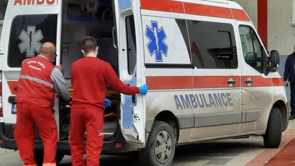АУТОБУС УДАРИО АУТОМОБИЛ: Тешка саобраћајна несрећа у Новом Саду, има повређених