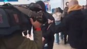 HAOS I U ZAGREBU: Bed blu bojsi se vraćaju iz grčkih zatvora posle ubistva navijača AEK-a, a na aerodromu u Hrvatskoj - incident (VIDEO)
