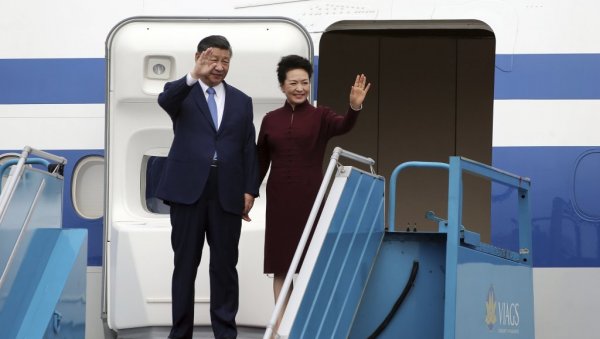 СИ ЂИНПИНГ У ХАНОЈУ: Кинески председник допутовао у посету Вијетнаму