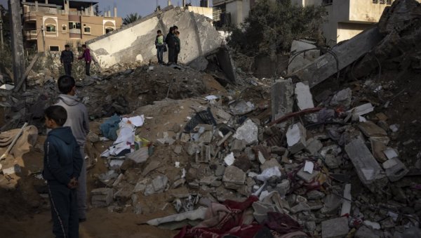 НАРОД СТРАДА: У израелском бомбардовању источног дела Рафе погинуло осам цивила