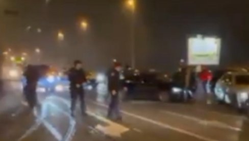 RAZBIJENA VOZILA, POLICIJA ODVODI OSUMNJIČENE: Filmska akcija zagrebačke policije (VIDEO)