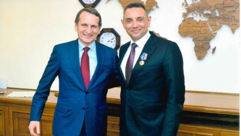 PRIZNANJE ZA VULINA: Nariškin ga odlikovao Medaljom za saradnju