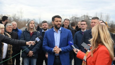 ŠAPIĆ: Izgradnjom atletskog stadiona i otvorenog i zatvorenog bazena život u Obrenovcu postaje kvalitetniji (FOTO)