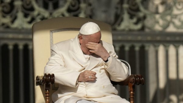 ОТКАЗАНЕ ДАНАШЊЕ ОБАВЕЗЕ: Папа није добро, има благи облик грипа