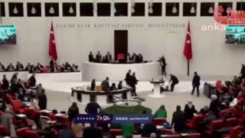 (UZNEMIRUJUĆE) OSUO PALJBU PO ERDOGANU, PA DOŽIVEO SRČANI: Turski poslanik dva dana posle incidenta preminuo u bolnici (VIDEO)