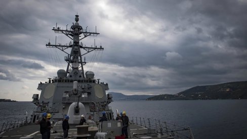 NOVA DRAMA U CRVENOM MORU: Huti napali komercijalni brod, ratna mornarica SAD oborila dve rakete