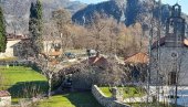 VATRENA STIHIJA PROGUTALA VREDNU MANASTIRSKU BIBLIOTEKU: Izgoreo konak manastira Donji  Brčeli, ostali samo zidovi (FOTO)