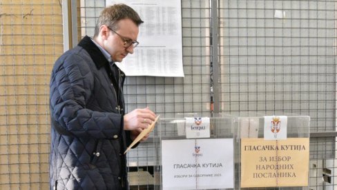 ПЕТКОВИЋ ПОРУЧИО: На данашњим изборима се одлучује да ли ће српски народ остати на свом КиМ
