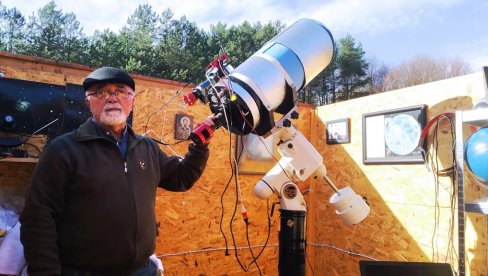 ПОГЛЕД У КОСМОС СА КУЧАЈА: Др Светислав Крстић саградио астрономску опсерваторију надомак Параћина