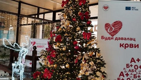 DAR ZA DAR: Tradicionalni poklon paketići za decu davalaca krvi Zavoda za transfuziju krvi Vojvodine