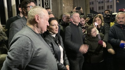 BESMISLEN PROTEST OPOZICIJE ISPRED RIK Stanić: O gradskim izborima odluku donosi GIK i Viši sud, a ne ovo telo