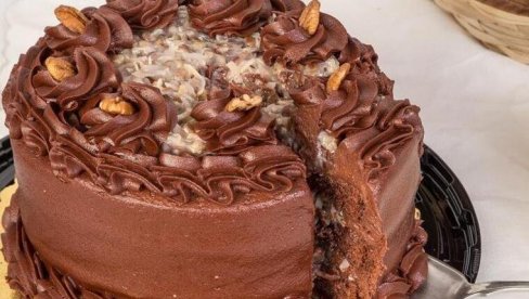 ПРЕПУНА ФИЛА И ТОПИ СЕ У УСТИМА: Пробајте Афричку краљицу и нећете пожелети ни једну другу чоколадну торту икада