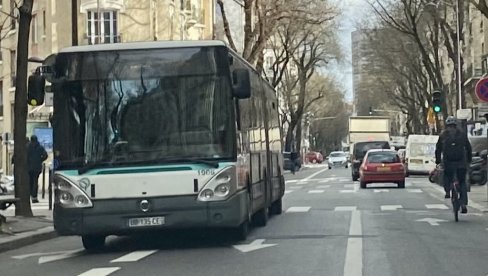 PAROLA SNAĐI SE: Vranjanci snimili nesvakidašnji mehanizam snalažljivog vozača autobusa (VIDEO)