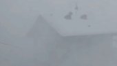 НЕ ВИДИ СЕ ПРСТ ПРЕД ОКОМ: Погледајте снимак једне од најјачних снежних олуја икада забележених на подручју Алпа (ВИДЕО)