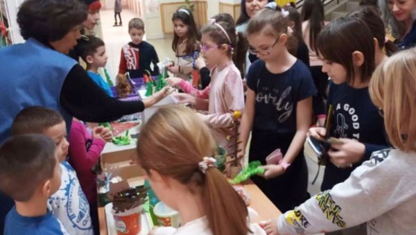 ЈАГОДИНСКА ДЕЦА ЗА КОСТУ: Предшколска установа организовала хуманитарни базар