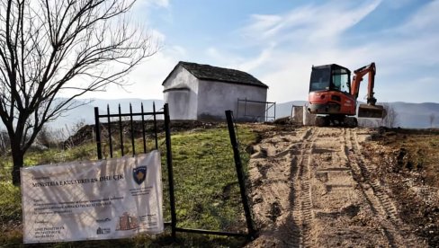 ПАЛИЛИ ЦРКВЕ КАО СРПСКЕ, ОБНАВЉАЈУ ИХ КАО АЛБАНСКЕ: Нови скандал Приштине - Православну цркву код Митровице прогласили католичком