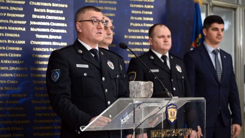SATIMA SU POLICAJCE GAĐALI PALICAMA: Načelnik Ivković: Osam njih je povređeno, jedan teško (VIDEO)