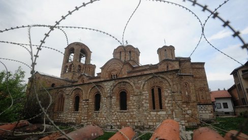 ПОД ПЛАШТОМ ОБНАВЉАЊА ЗАТИРУ СВУ СРПСКУ БАШТИНУ: Безочан потез Албанаца, православну цркву у Горњем Винарцу претварају у католичку