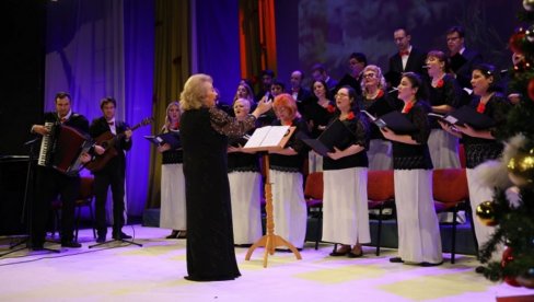 ПЕСМОМ И НА БОМБЕ Вршачки хор прославио четврт века: Први наступ имали 1999. када је гађана барутана