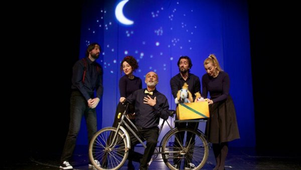 РАЗМЕНИЛИ БАМБИ И ЦРВЕНКАПИЦУ: Настављена сарадња Дјечјег позоришта РС и Малог позоришта Душко Радовић