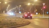 NEZNANJE ILI BEZOBRAZLUK? Potez vozača iz Novog Sada u vreme prazničnih gužvi razbesneo mnoge (VIDEO)