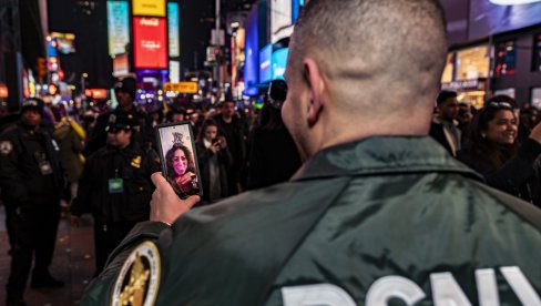 ДРАМА У ЊУЈОРКУ: Улетео аутомобилом међу људе који су славили Нову годину - има повређених