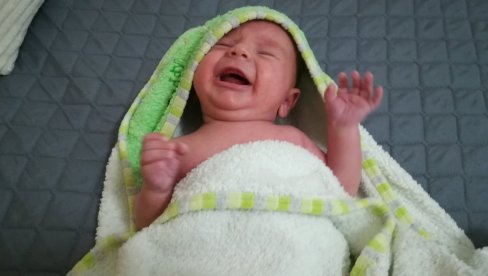 НИЈЕ ХТЕЛА ВИШЕ ДА ЧЕКА: Прва беба у Новој 2024. години, у врањском породилишту - девојчица