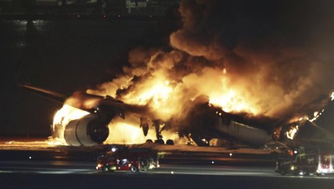 НОВИ ДЕТАЉИ ХАОСА У ТОКИЈУ: Ватра прогутала авион, од њега није остало скоро ништа, познато у каквом су стању путници (ФОТО/ВИДЕО)