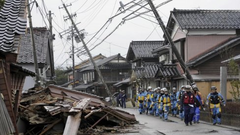 CRNE BROJKE U JAPANU SAMO RASTU: Situacija sve gora - kiša otežava spasavanje preživelih, a na sve to meštanima preti i nova opasnost (FOTO)