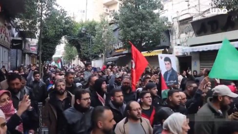 ПАЛЕСТИНА СЕ ДИГЛА НА НОГЕ: Хиљаде људи у знак протеста због убиства Салеха ел Арурија у Бејруту (ВИДЕО)