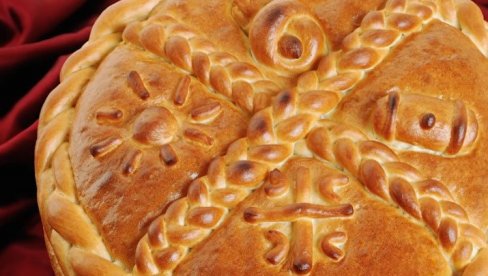 ŠTA TREBA DA URADITE SA NOVČIĆEM IZVUČENIM IZ ČESNICE? Mnogi ne znaju običaj do kraja