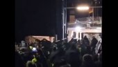 ХАОС У НЕМАЧКОЈ: Љути пољопривредници блокирали пристаниште у луци, трајкет са министром морао да побегне назад (ВИДЕО)