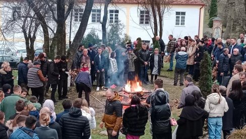 PUNO ZDRAVLJA, SREĆE I SLOGE: U Fruškogorskom manastiru Velika Remeta obeležen Badnji dan