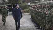 VUČEVIĆ NA BOŽIĆ U KOPNENOJ ZONI BEZBEDNOSTI: Obišao je pripadnike Vojske Srbije u bazi „Medevce“