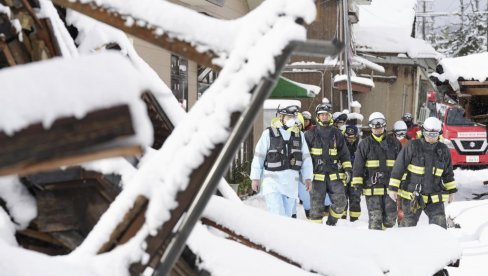 NAJTRAGIČNIJI PRAZNICI KOJE JAPAN PAMTI: Stotine ljudi se vode kao nestali posle razornog zemljotresa, sneg ometa misije spasavanja (FOTO)