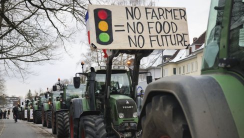 KIPTI U NEMAČKOJ: Jedan potez poljoprivrednika svima zapao sa oko, krije snažnu poruku vlastima (VIDEO)
