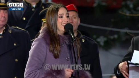 PREDIVNA SCENA U BANJALUCI: Danica Crnogorčević zapevala Pukni zoro