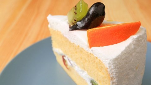 ОСВЕЖАВАЈУЋИ ФИЛ ОД ПАВЛАКЕ, СА КИВИЈЕМ И МАНДАРИНАМА: Рецепт за зимску воћну торту - прави се на овај начин!
