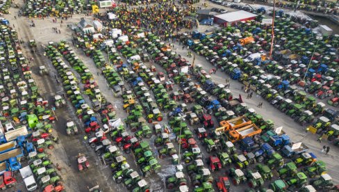 TRAKTORI NA DRUMOVIMA, GORI EVROPA: Bunt poljoprivrednika proširio se na Stari kontinent