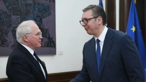 VUČIĆ SA HILOM: Detalji razgovora srpskog predsednika i američkog ambasadora (FOTO)