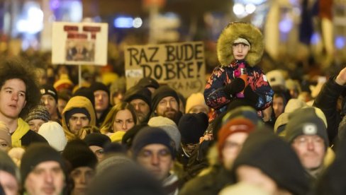PROTEST HILJADA SLOVAKA ŠIROM ZEMLJE: Protive se zatvaranju specijalnog tužilaštva (FOTO)