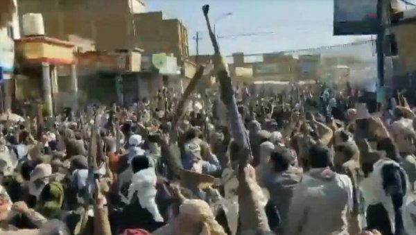 ХУТИ НАЈАВИЛИ МОМЕНТАЛНУ МОБИЛИЗАЦИЈУ: Хиљаде људи са оружјем на улицама широм Јемена (ВИДЕО)