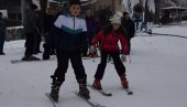 OTVORENA ŠESTA SKIJAŠKA SEZONA: Mališani uživaju na ledu
