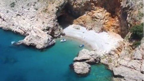 NASUKAN UGINULI DELFIN: Otkriven mrtav na plaži između Bara i Ulcinja (VIDEO)
