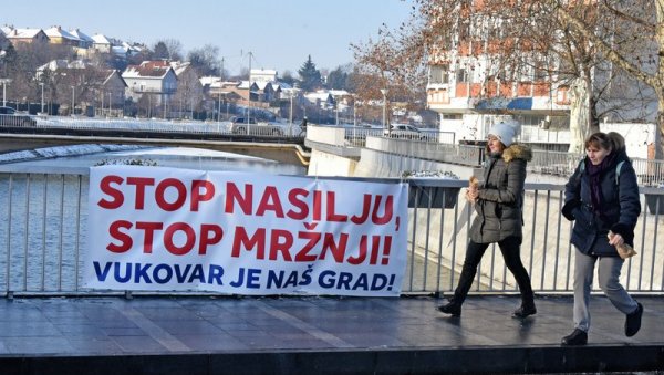 СТОП НАСИЉУ И МРЖЊИ: Одржан протест у Вуковару због напада хулигана на дечаке (ФОТО/ ВИДЕО)