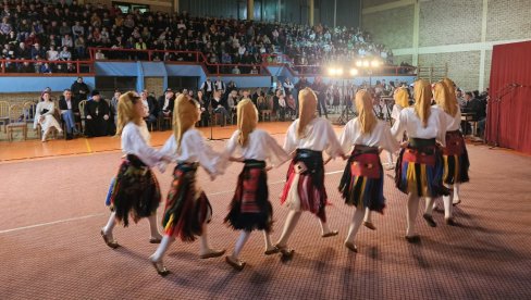 ČUVARI TRADICIJE: Godišnji koncert KUD Rudar u Ugljeviku dar za slavu (FOTO)