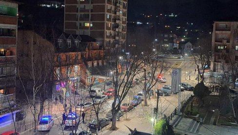 NOVOSTI U KOSOVSKOJ MITROVICI: Ekipe na terenu gde je bačena bomba (VIDEO)
