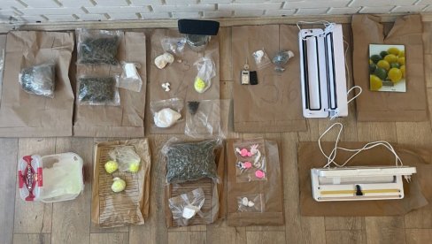 NOVOSADSKA POLICIJA ZAPLENILA 1,4 KILOGRAMA NARKOTIKA: Uhapšen muškarac iz okoline Bačke Palanke osumnjičen za trgovinu drogom
