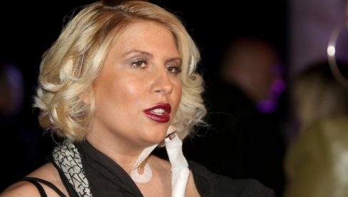 KIKICE I GO STOMAK SA PIRSINGOM: Kako je Dea izgledala kada je imala 16 godina (FOTO)